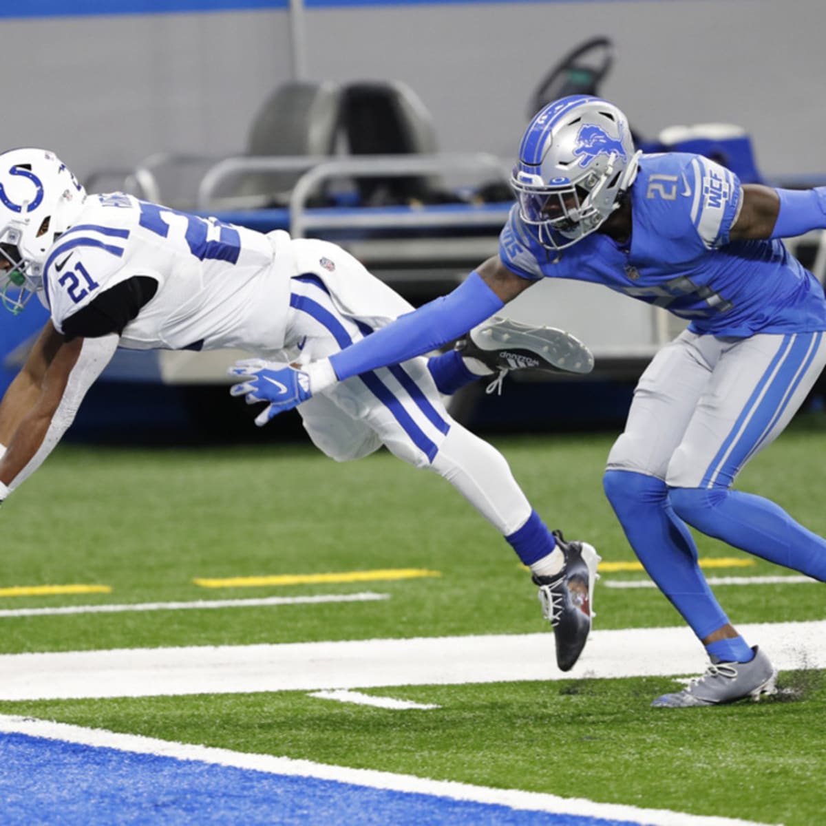 Detroit Lions-Indianapolis Colts game on time despite field concerns