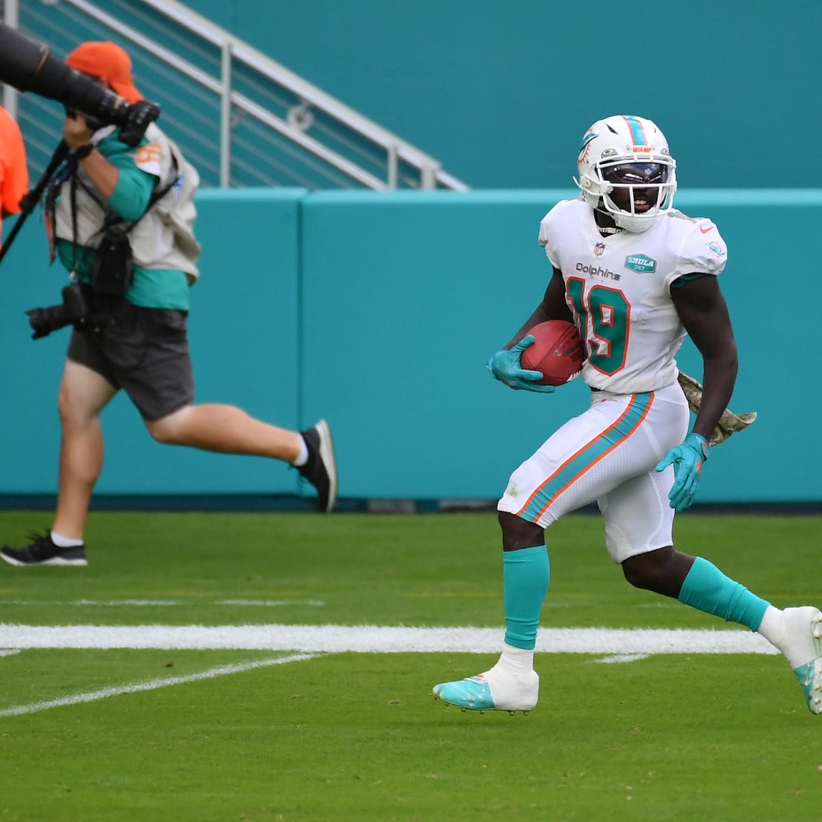 Dolphins' Parker expects fine, says he was just looking out for Grant