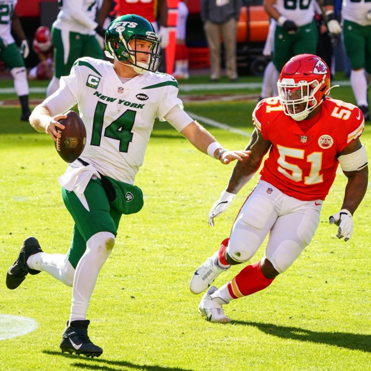 Patrick Mahomes throws 5 TD passes as Chiefs romp past Jets, 35-9