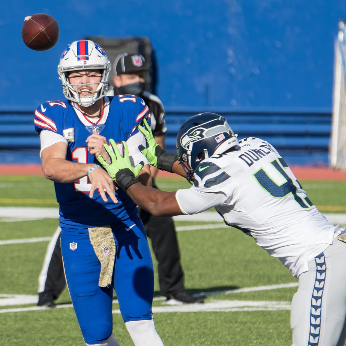 Seahawks' defense goes bust in 44-34 loss to Bills - The San Diego  Union-Tribune