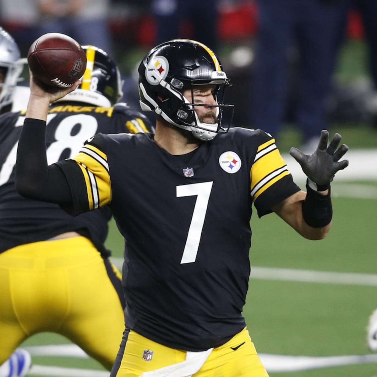 Steelers come back to defeat Cowboys, 24-19