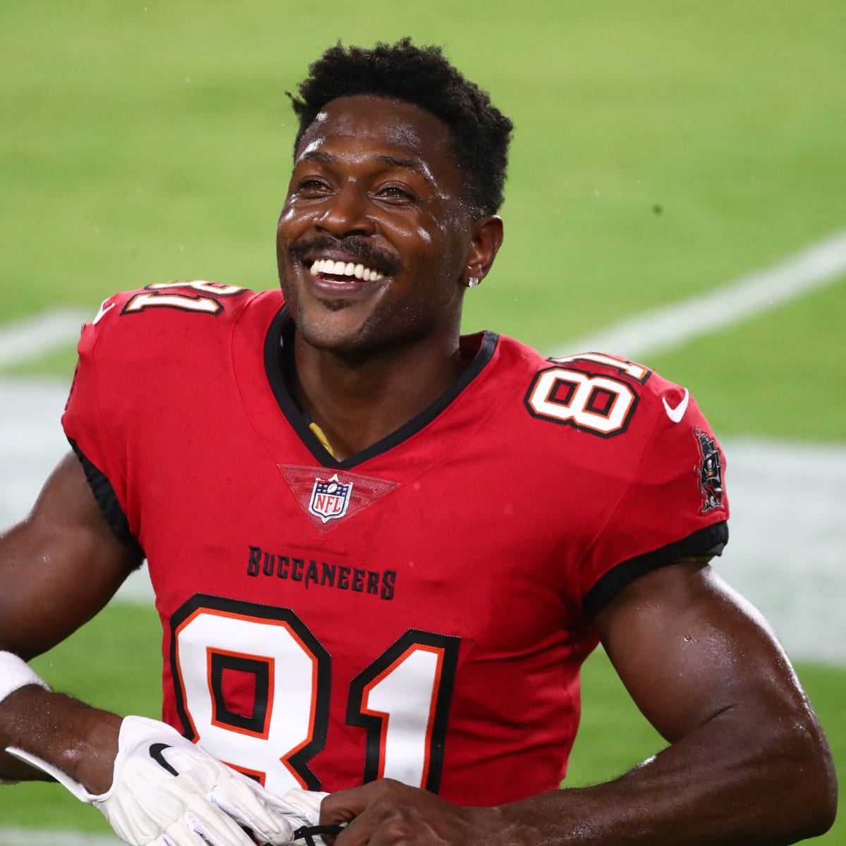 Antonio Brown Plays More Than Expected in Debut With Tampa Bay Buccaneers -  Tampa Bay Buccaneers, BucsGameday