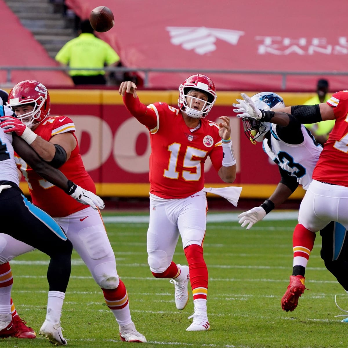 Chiefs Defeat Panthers, 33-31, in Thriller at Arrowhead on Sunday