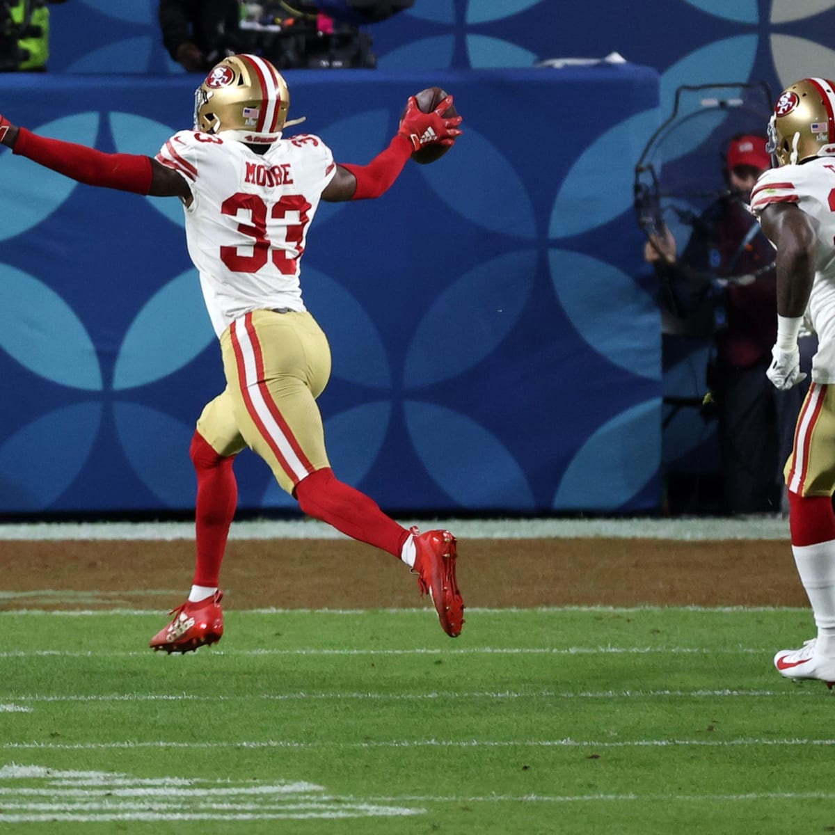 Tarvarius Moore of the San Francisco 49ers on the field before the