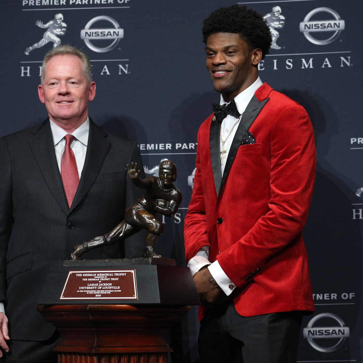 Former Louisville Quarterback Lamar Jackson Voted to 2022 Pro Bowl - Sports  Illustrated Louisville Cardinals News, Analysis and More