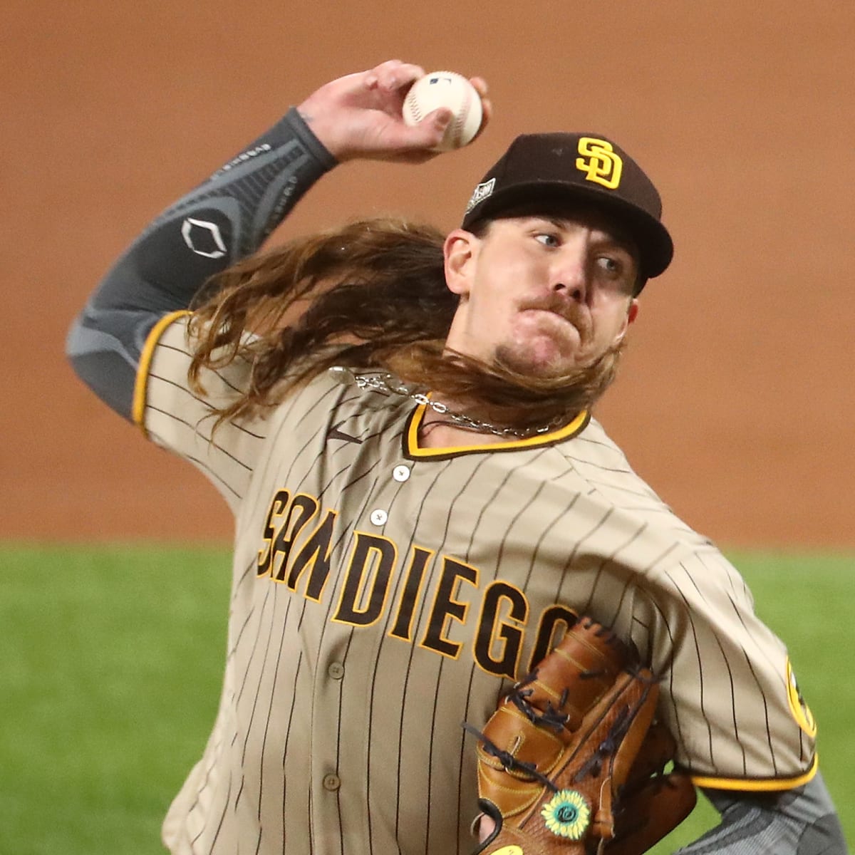 Mike Clevinger signs extension with Padres, will undergo Tommy