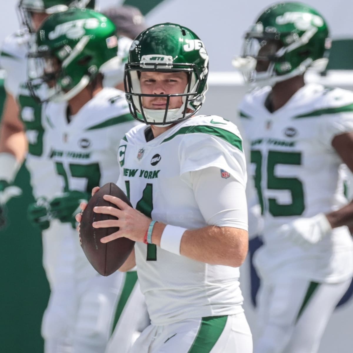 Confident Sam Darnold hits Jets practice field for first time