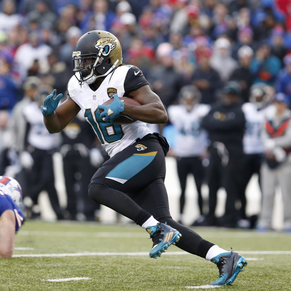 Jaguars looking for ways to get Denard Robinson involved