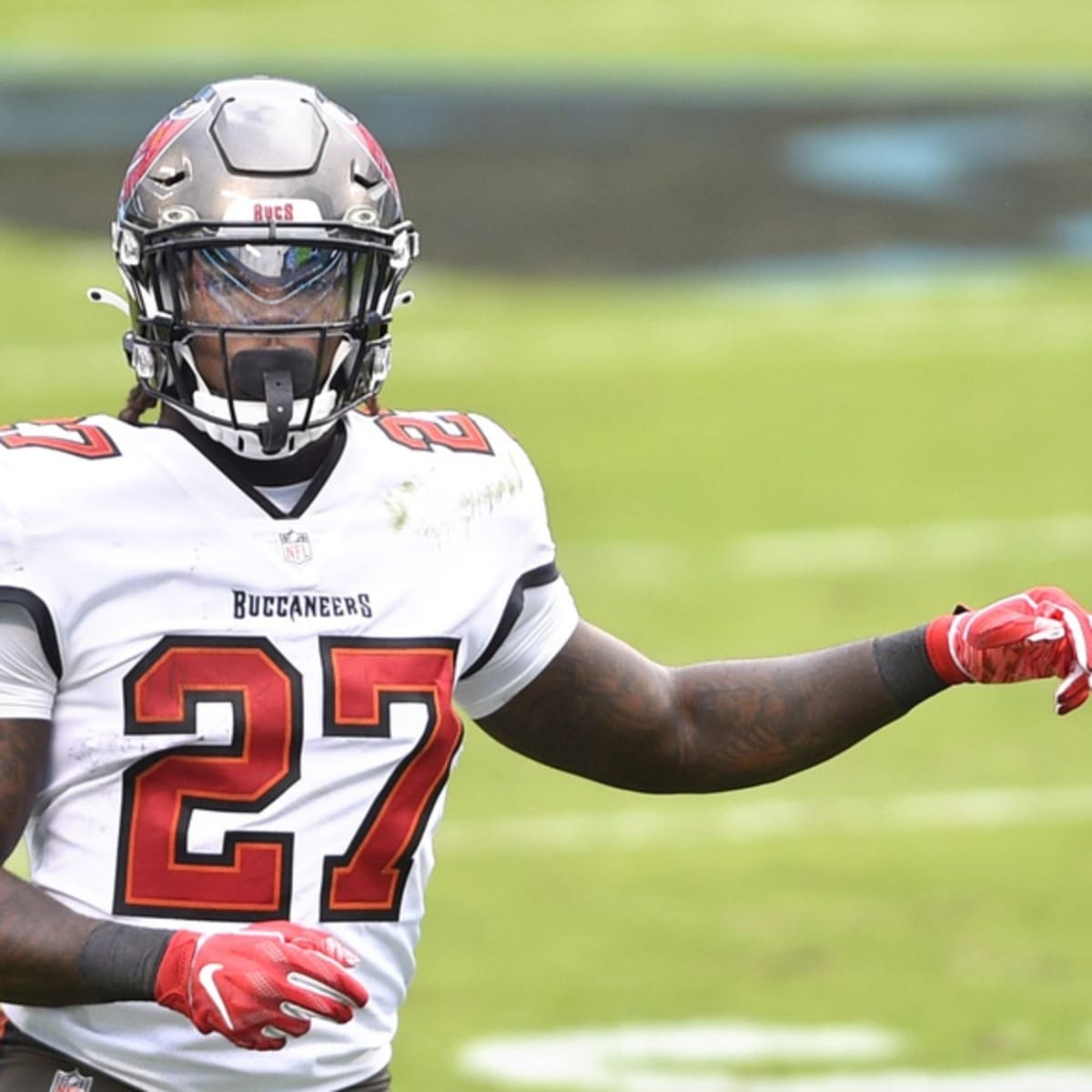 Tampa Bay Buccaneers 46-23 Carolina Panthers: Ronald Jones runs to