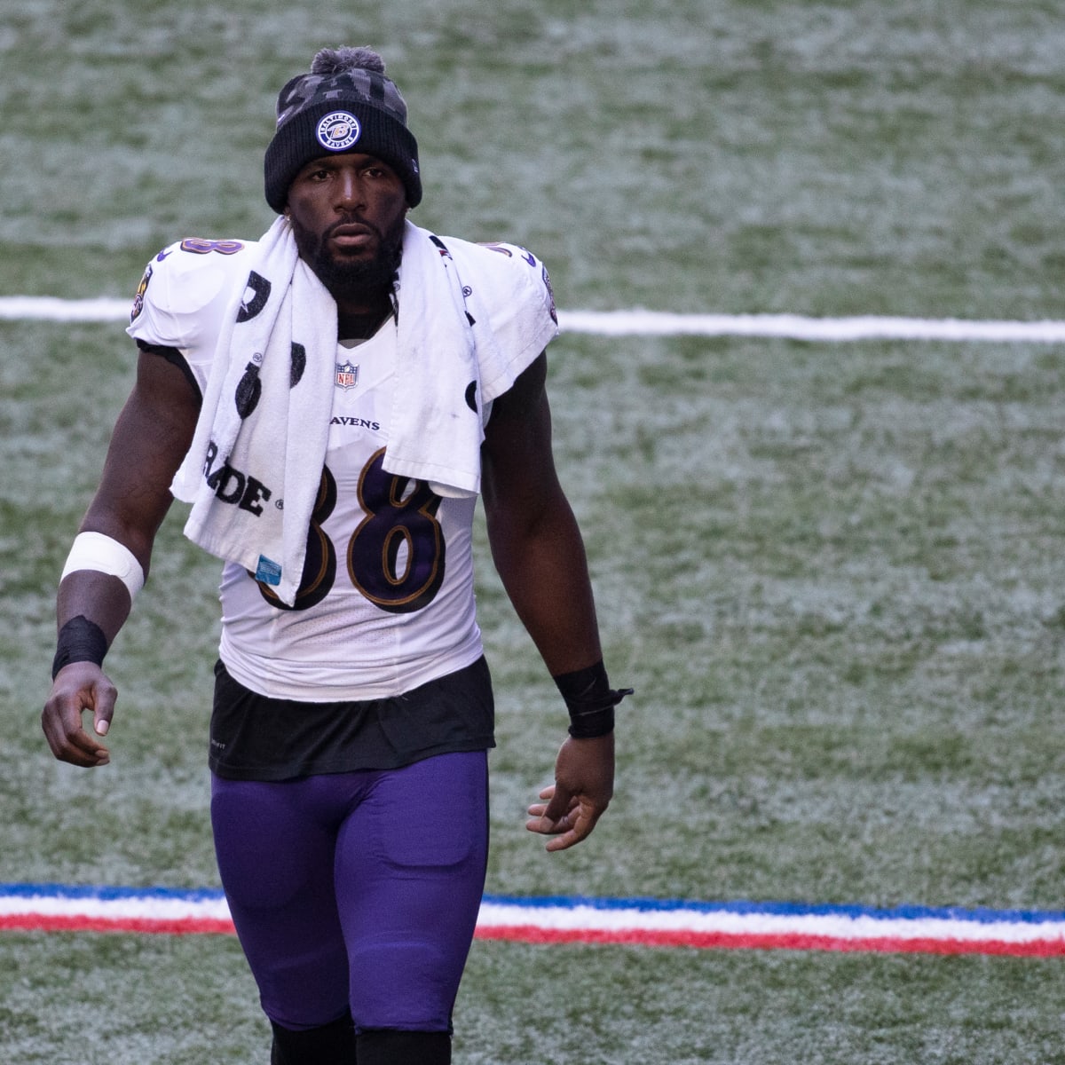 Baltimore Ravens activate Dez Bryant, 2 others off practice squad for game  against Titans 