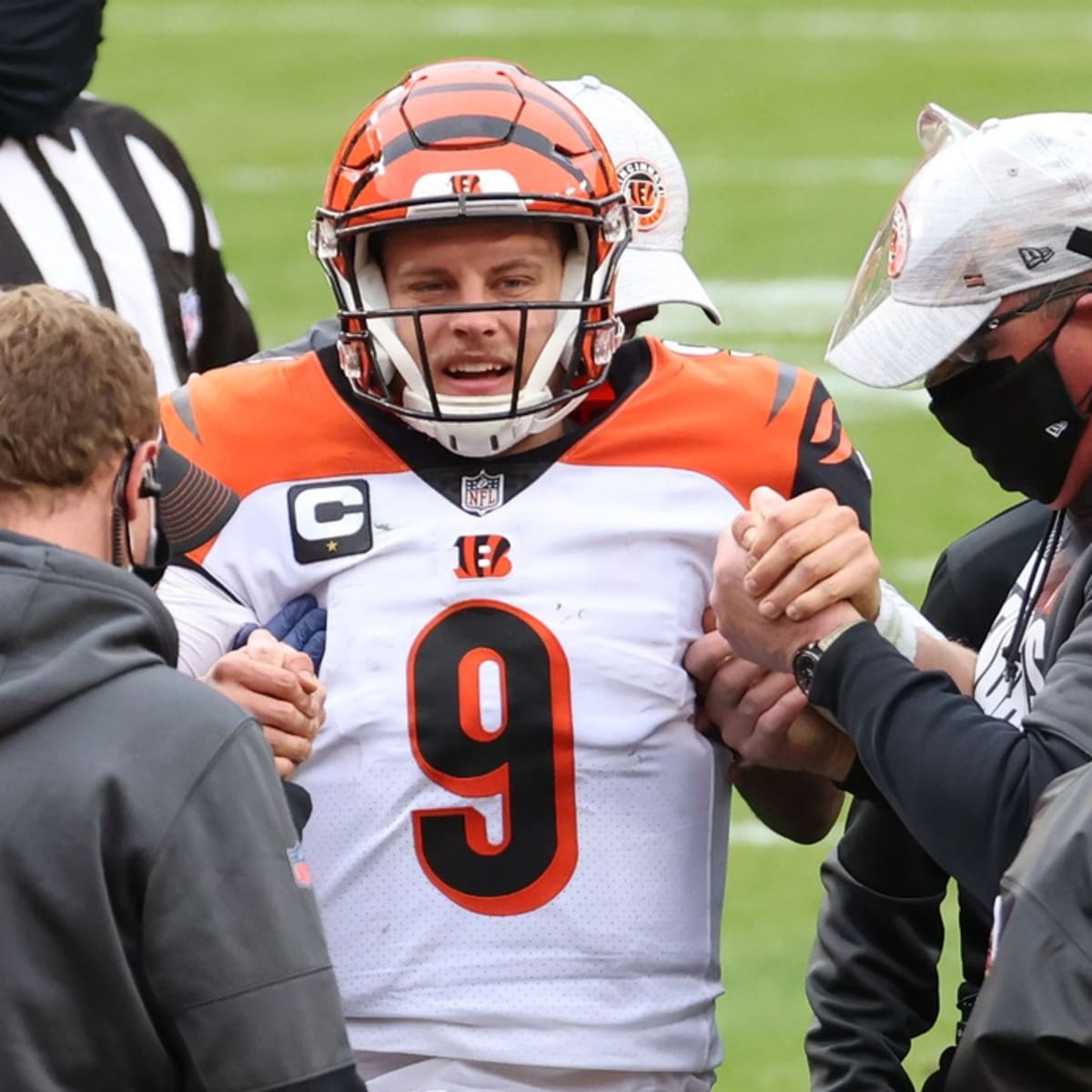 Bengals QB Joe Burrow suffers torn ACL, MCL in left knee