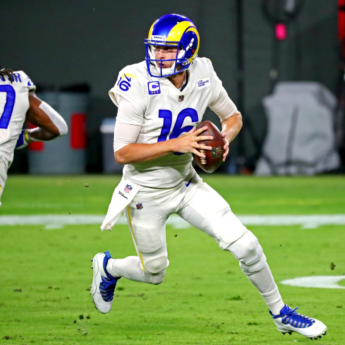 Goff throws for 376 yards, 3 TDs in Rams' 27-24 win vs Bucs