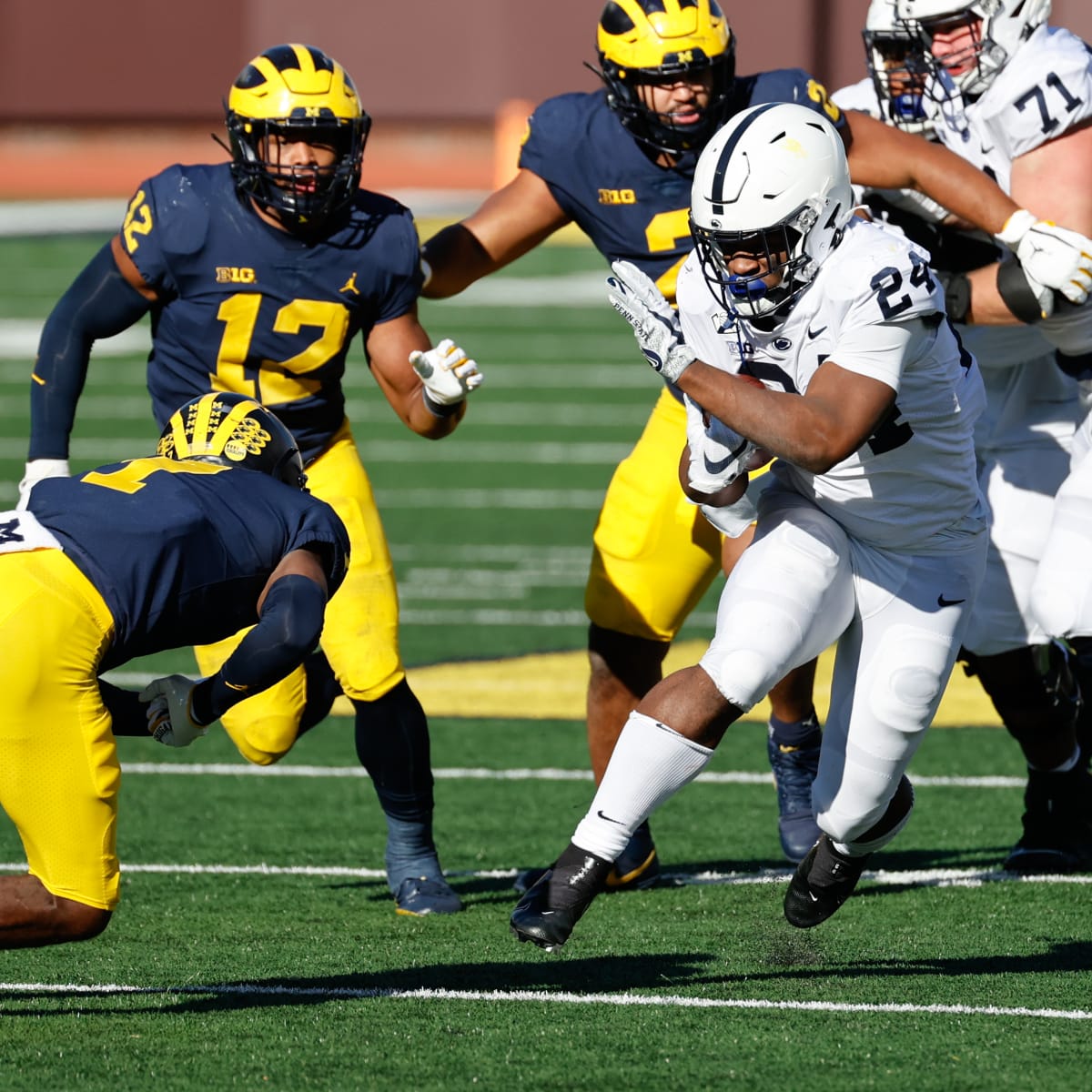 Micah Parsons & Shaka Toney's Parents Swap Jerseys After NFL Game