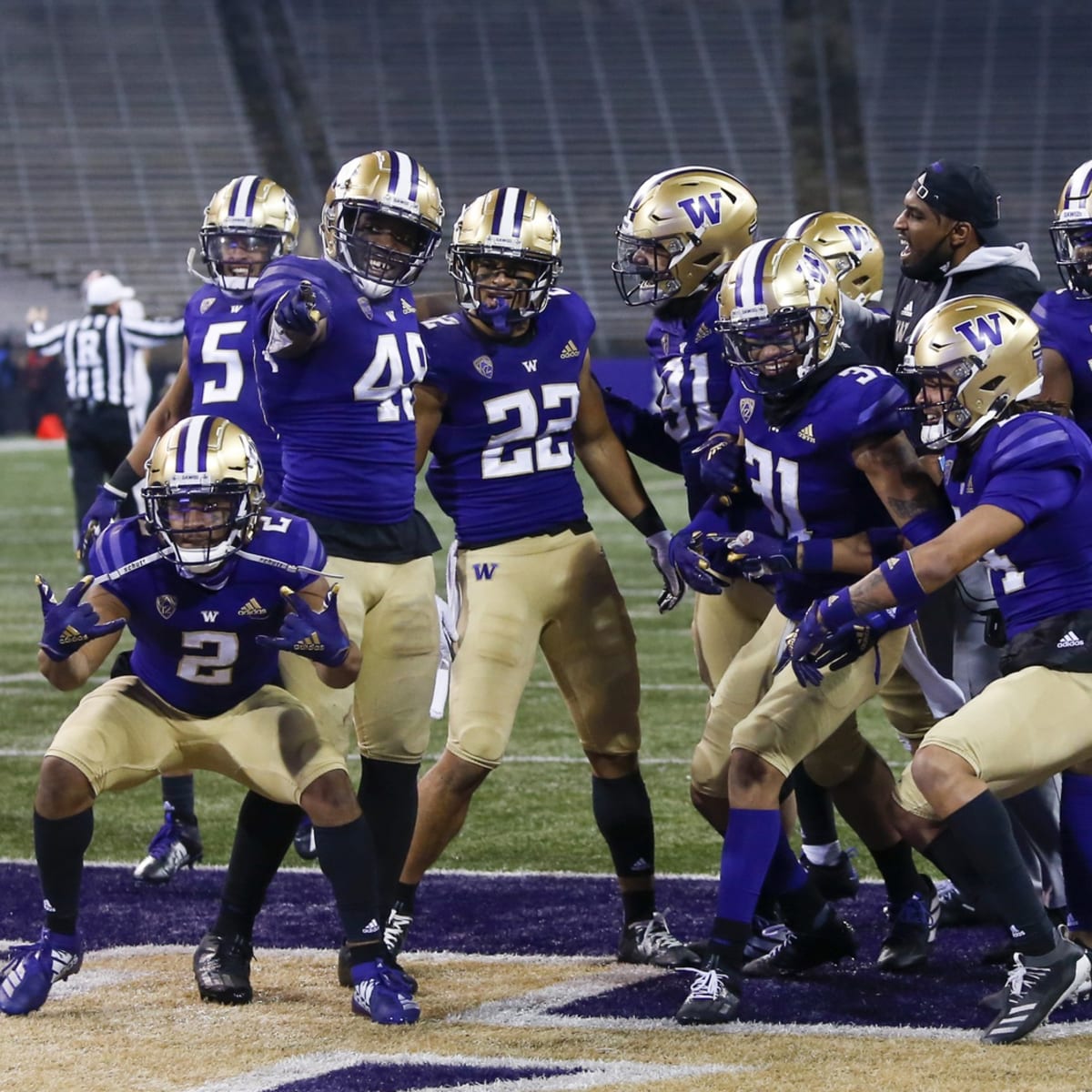 Pro Football Focus Chooses 7 Huskies to All-League Team - Sports  Illustrated Washington Huskies News, Analysis and More