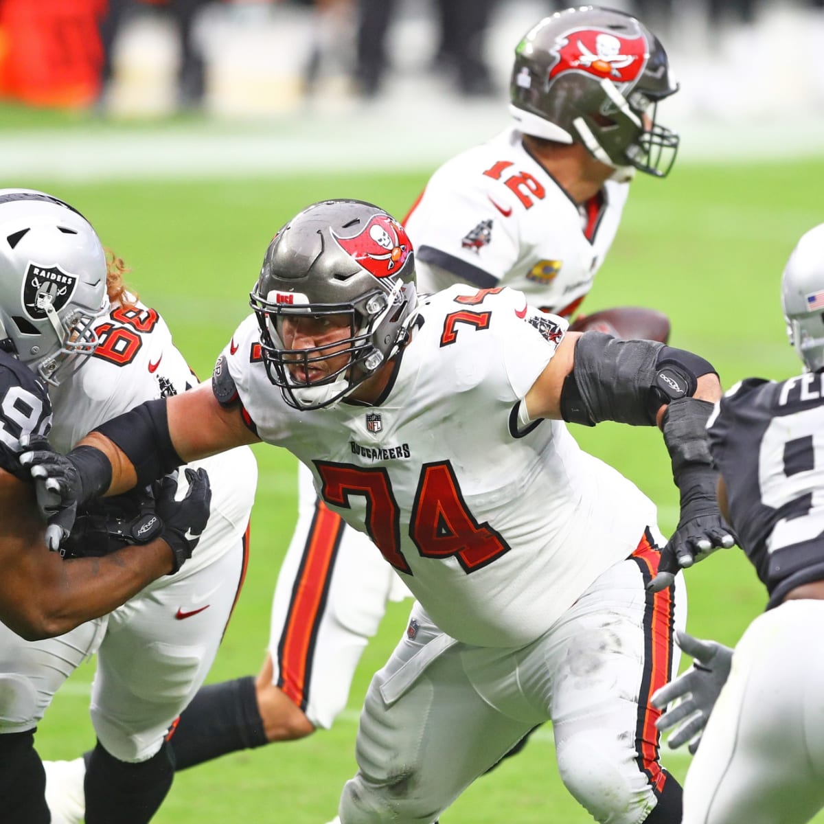 New Chiefs left tackle Donovan Smith: Reviewing his final Buccaneers  campaign - Arrowhead Pride