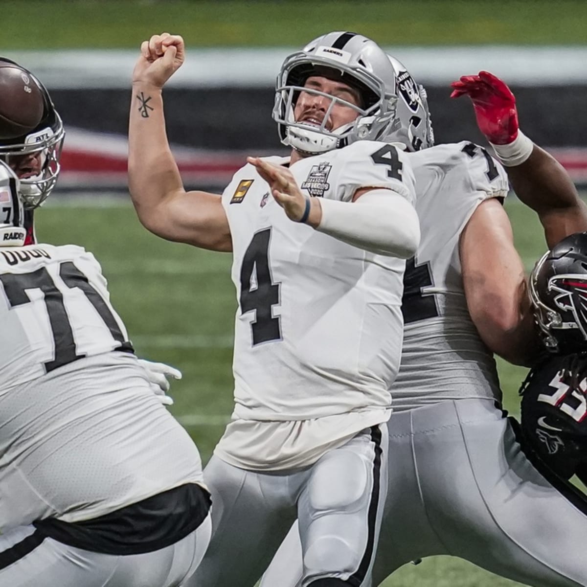 Raiders look to get offense going after dud vs. Falcons