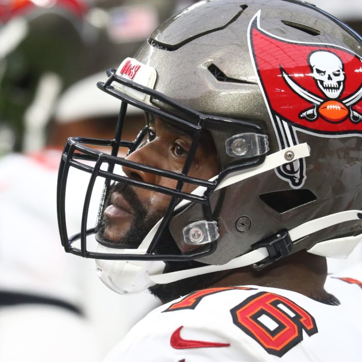 Bucs Re-Sign Donovan Smith to Three-Year Deal