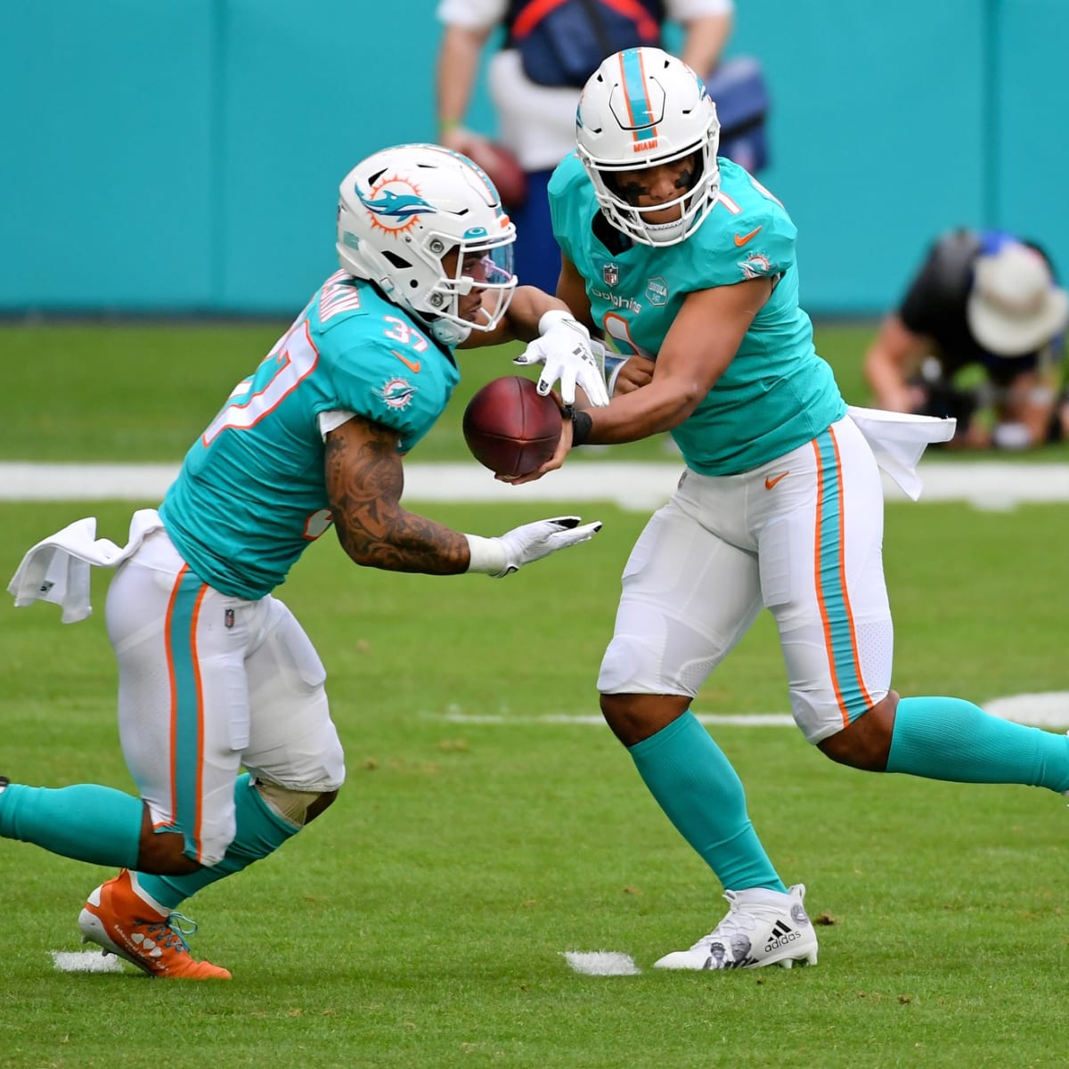 Miami Dolphins' Christian Wilkins catches first-career touchdown pass vs.  Cincinnati Bengals