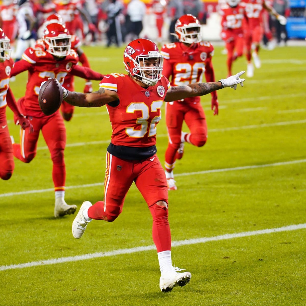 Top Candidates to Fill the DE Need for the Kansas City Chiefs This  Offseason - Sports Illustrated Kansas City Chiefs News, Analysis and More