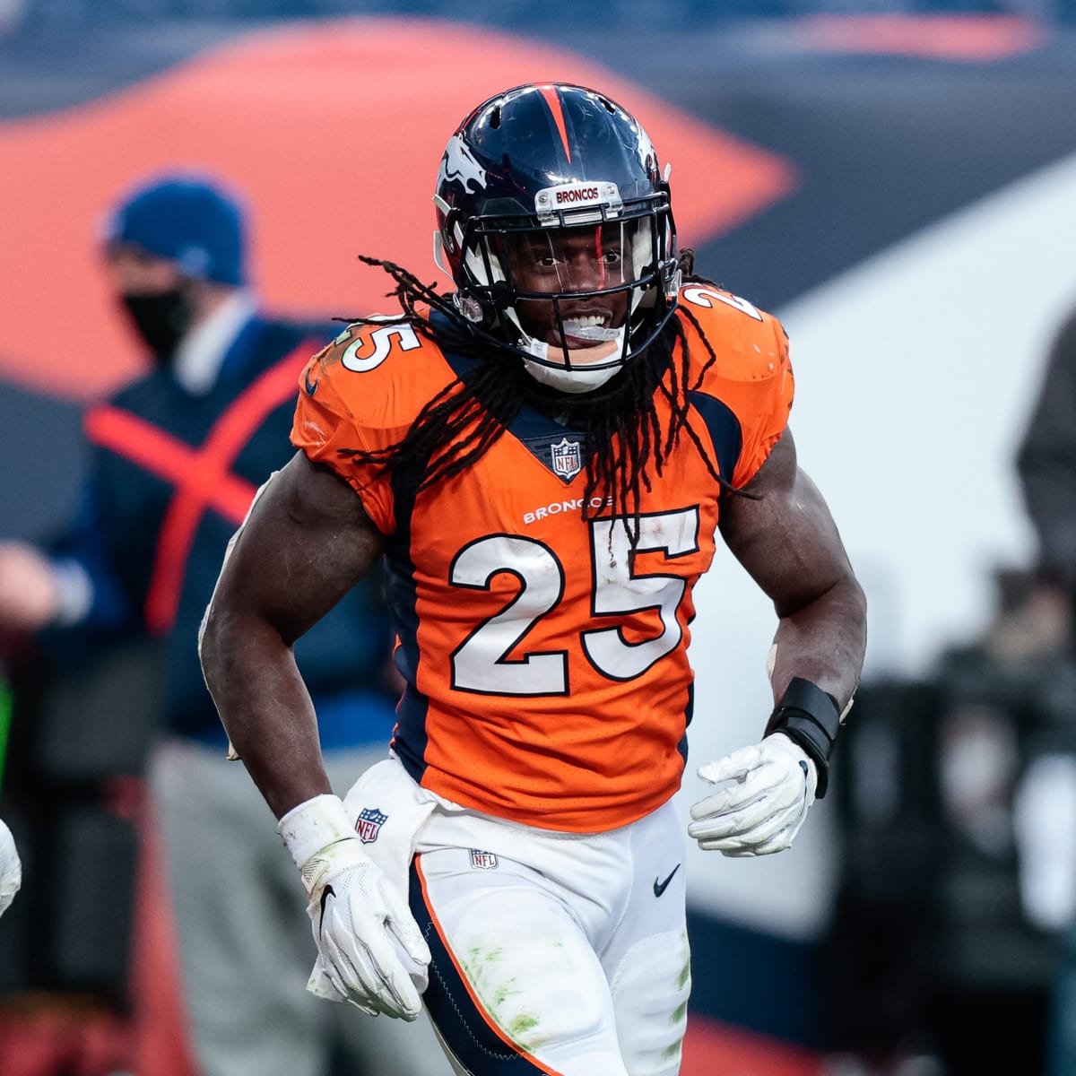 Broncos HC Fangio Deflects on Melvin Gordon Contract After Week 13