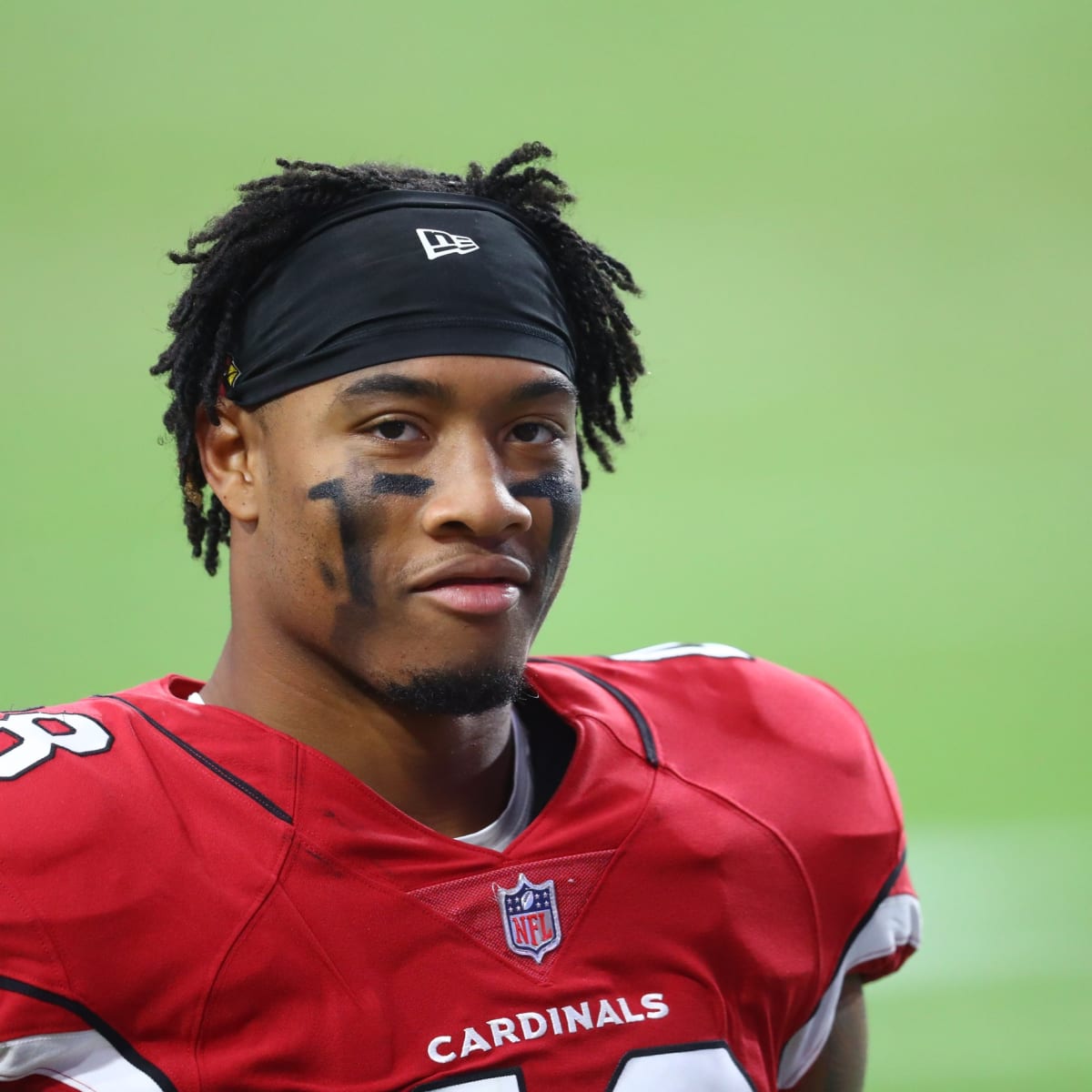 Linebacker (9) Isaiah Simmons of the Arizona Cardinals stands for