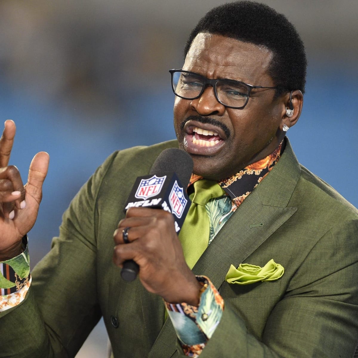 Michael Irvin goes on furious rant live on Undisputed and rages 'stop doing  that' over Buffalo Bills NFL incident