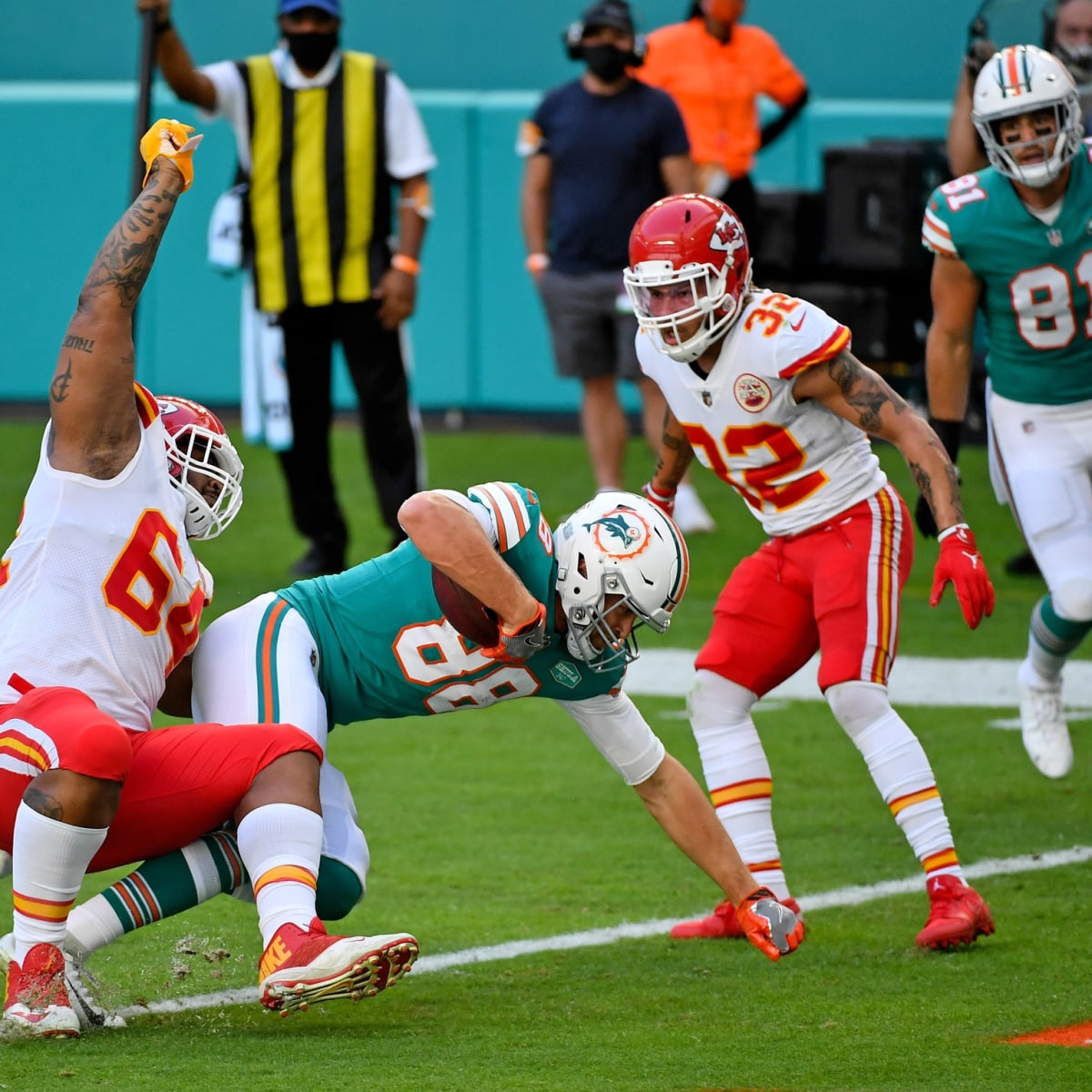 Dolphins sign rookies Jerome Baker, Durham Smythe and Kalen