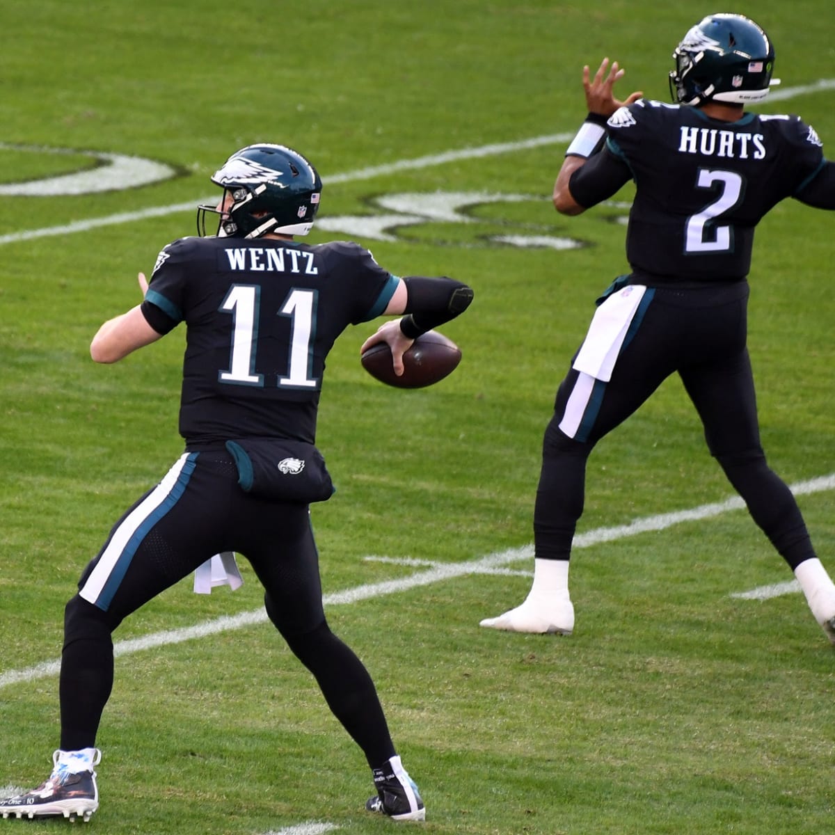 Eagles QB Carson Wentz not bothered by Jalen Hurts' addition