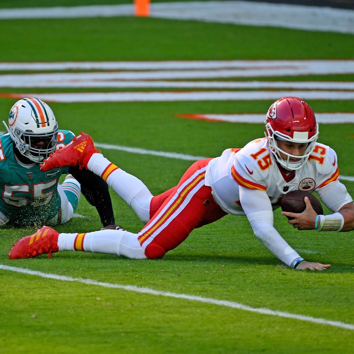 Nov. 6, 2011 - Kansas City, Missouri, U.S - Miami Dolphins players huddle  prior to kickoff during Sunday's football game, between the Kansas City  Chiefs and the Miami Dolphins at Arrowhead Stadium