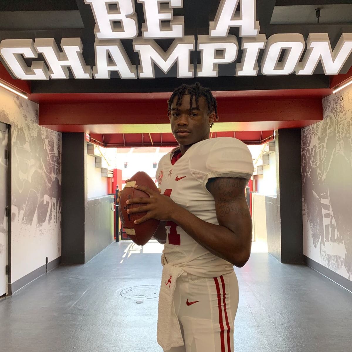 2021 QB Jalen Milroe Inks With Crimson Tide - Sports Illustrated