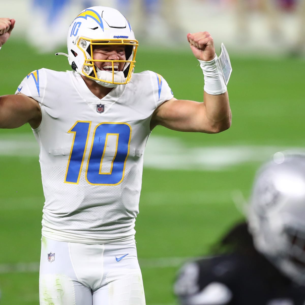 BREAKING: Justin Herbert Suffers Horrrific Injury Vs. Raiders- Week 4 -  Gridiron Heroics