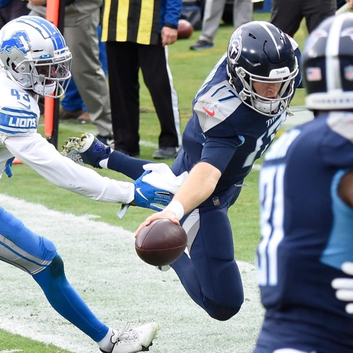 Tennessee Titans quarterback Ryan Tannehill (17) passes against the Houston  Texans in the first half of an NFL football game Sunday, Nov. 21, 2021, in  Nashville, Tenn. (AP Photo/Mark Zaleski Stock Photo - Alamy