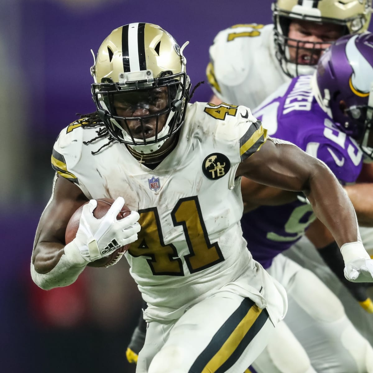 Lead gift: Kamara ties NFL record with six rushing TD's in Saints route of  Vikes as New Orleans wins the South, again