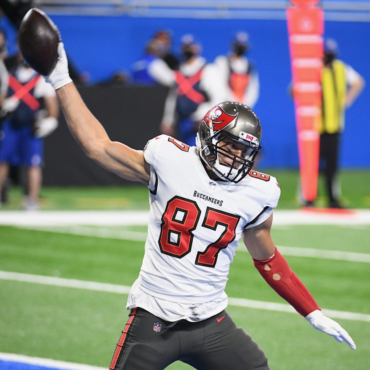 Bucs' Rob Gronkowski makes Super Bowl history with first reception