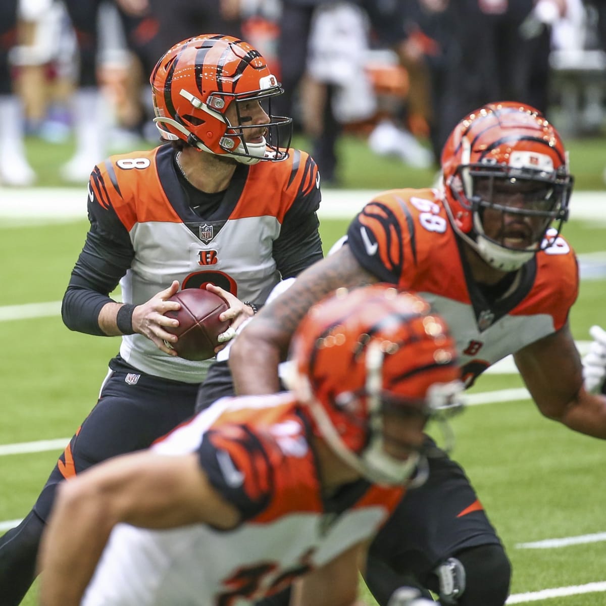 Houston, TX, USA. 27th Dec, 2020. Cincinnati Bengals quarterback Brandon  Allen (8) throws a pass during the 1st quarter of an NFL football game  between the Cincinnati Bengals and the Houston Texans