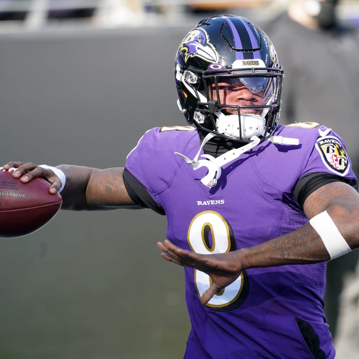 Baltimore Ravens quarterback Lamar Jackson (8) looks to pass against the  New York Giants during an NFL football game Sunday, Oct. 16, 2022, in East  Rutherford, N.J. (AP Photo/Adam Hunger Stock Photo - Alamy