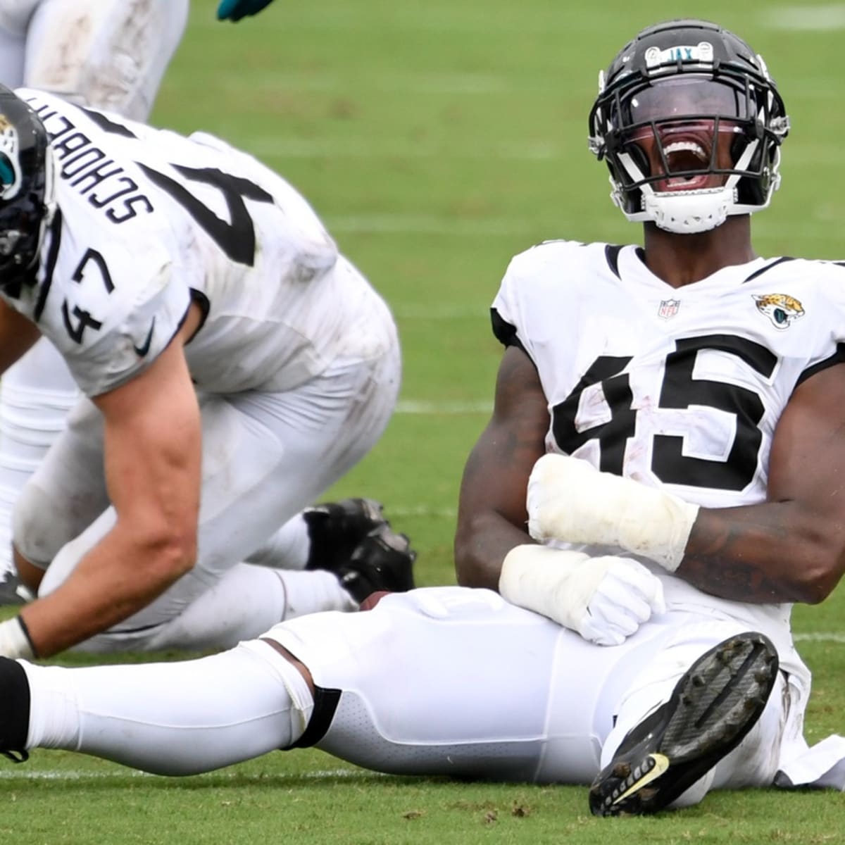 Jacksonville Jaguars K'Lavon Chaisson (45) warms up before an NFL football  practice, Tuesday, May 31, 2022, in Jacksonville, Fla. (AP Photo/John Raoux  Stock Photo - Alamy