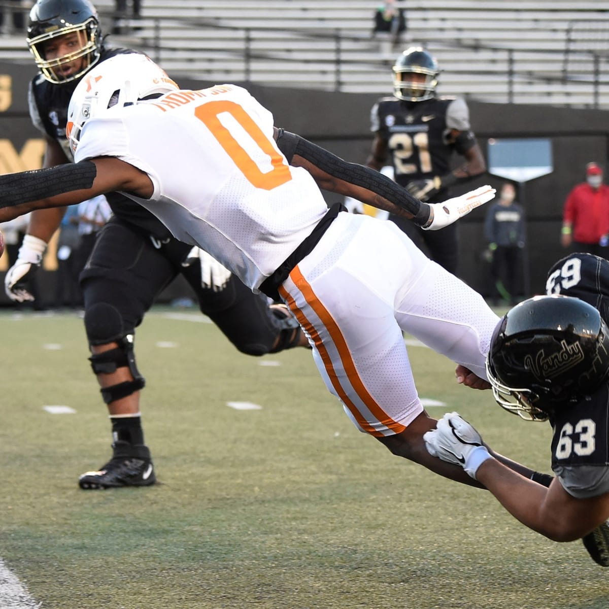 Former Dutch Fork star Thompson forgoes senior year with Vols, declares for  NFL Draft