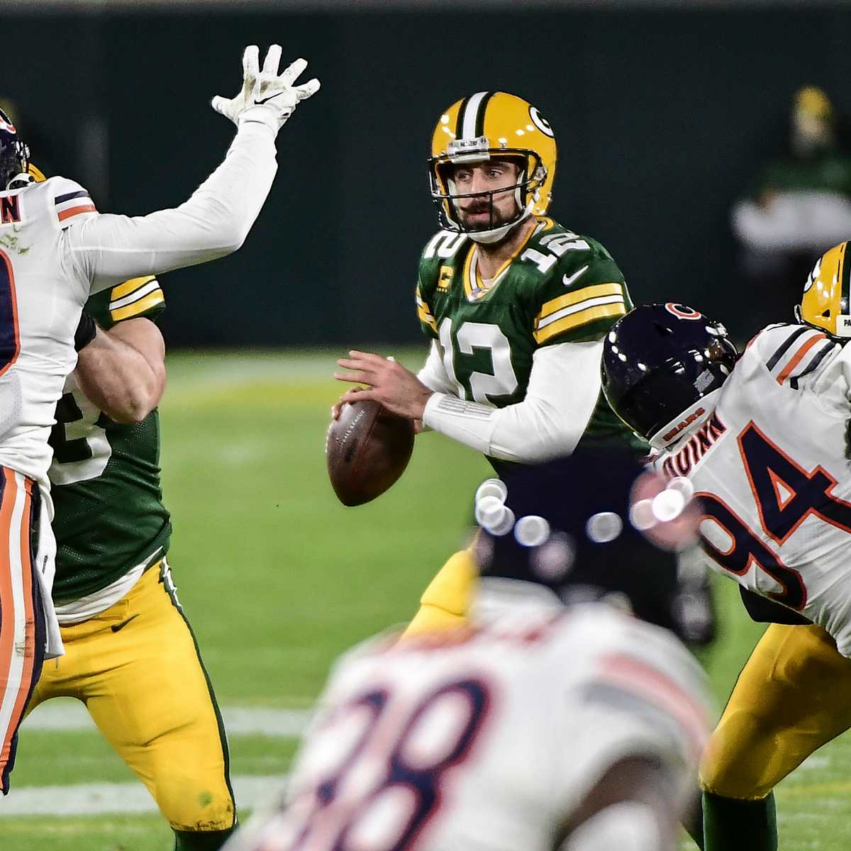 Aaron Rodgers Sees Open Receivers - Sports Illustrated Green Bay