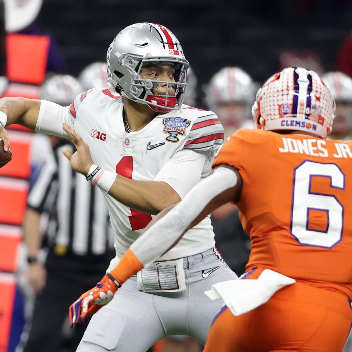 Ohio State QB Justin Fields Finished Seventh in Heisman Trophy Voting -  Sports Illustrated Ohio State Buckeyes News, Analysis and More