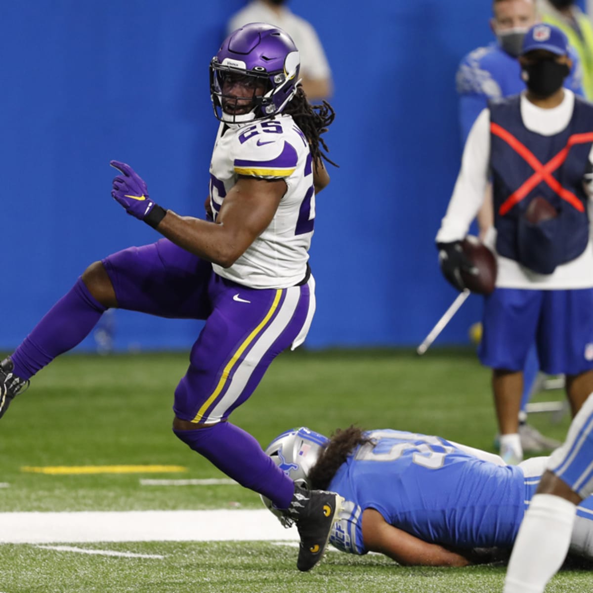 Vikings end a disappointing season with a 37-35 win over the Lions