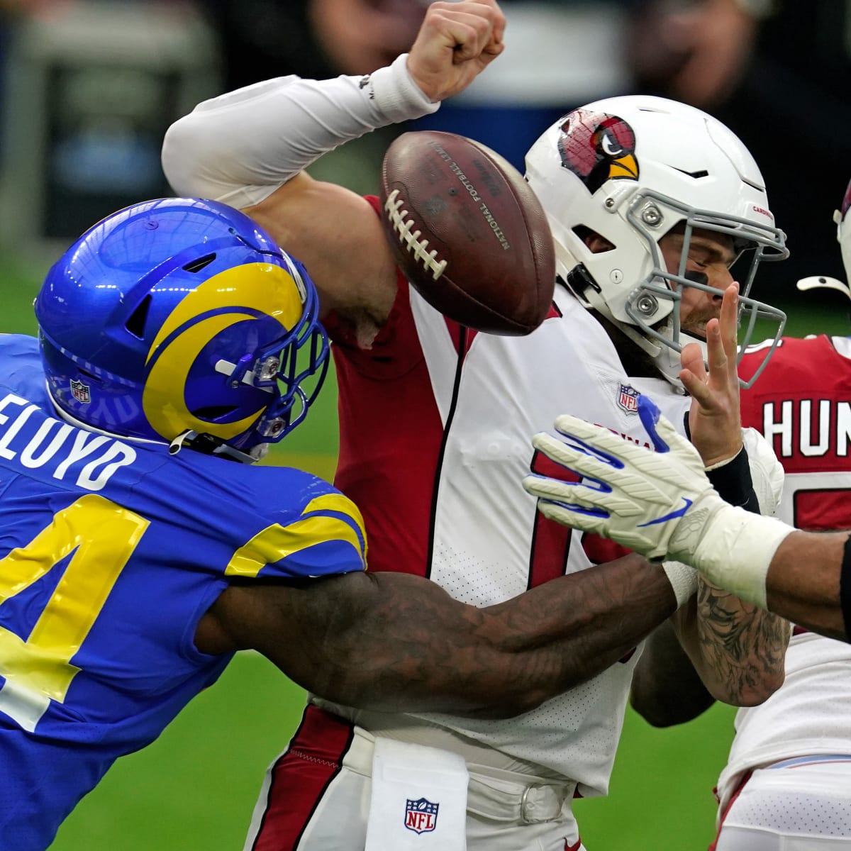 Inglewood, Calif. 13/11/2022, Los Angeles Rams quarterback John Wolford (13)  rolls out of the pocket against the Arizona Cardinals defense during a NFL  football game, Sunday, Nov. 13, 2022, in Inglewood, Calif.