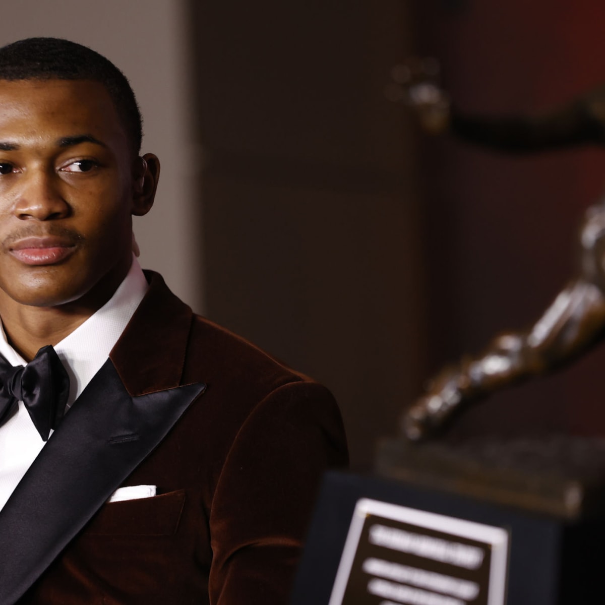 Alabama Wide Receiver DeVonta Smith Wins the Heisman Trophy - The