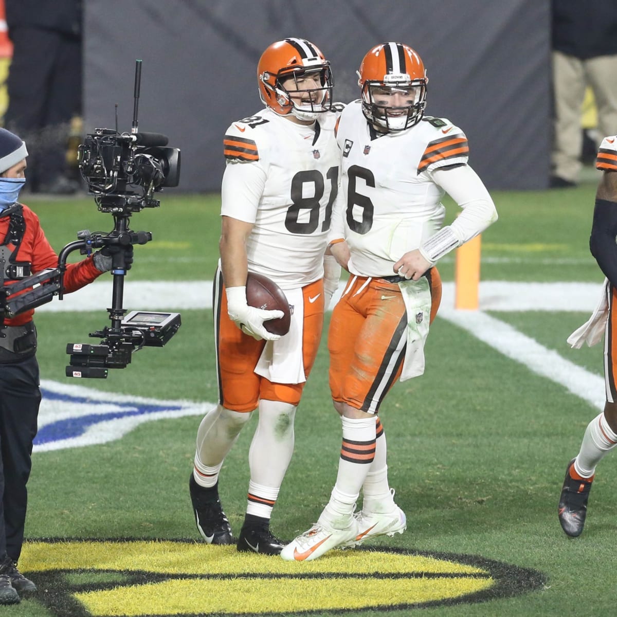 Cleveland Browns stun the Pittsburgh Steelers early, hold on for shocking  win in AFC wild card playoff game: Recap, score, stats and more 