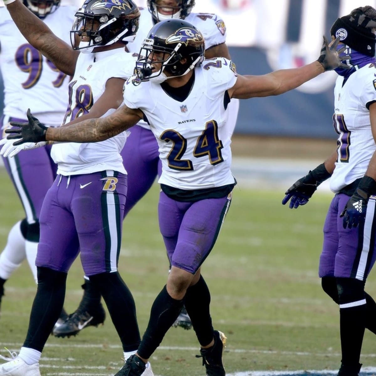 Ravens players dance on Titans' logo after fourth-quarter INT