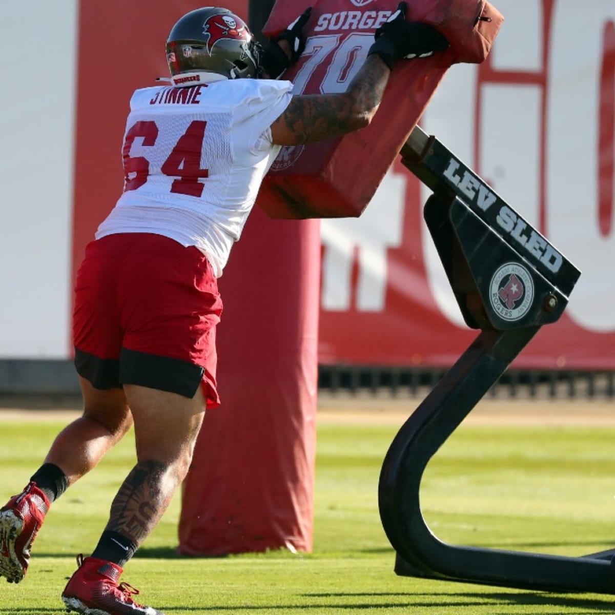 Buccaneers OL Alex Cappa broke arm in 2nd quarter Sunday, never came off  the field