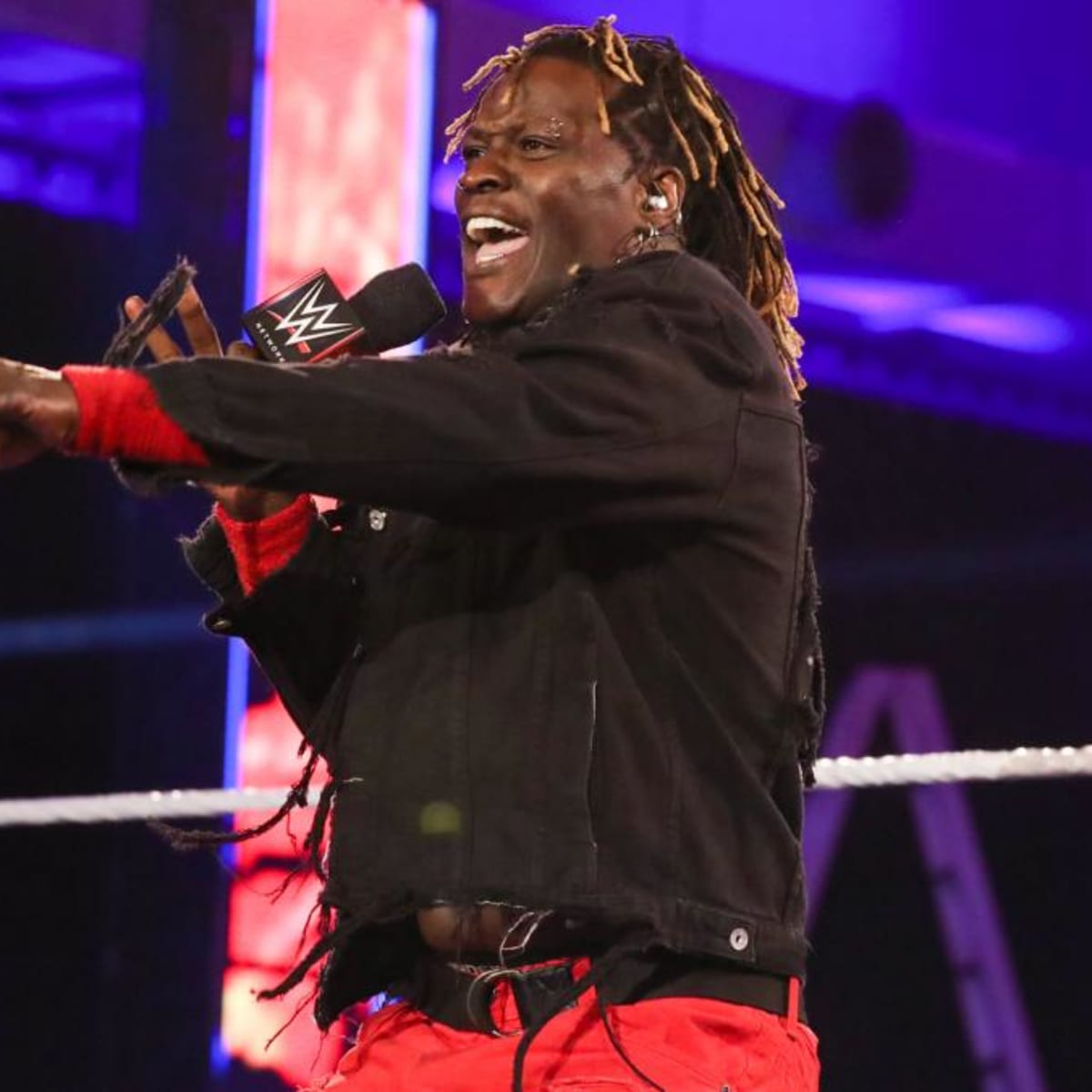 Wwe S R Truth Ron Killings Brings More Than Comedy To Raw Sports Illustrated