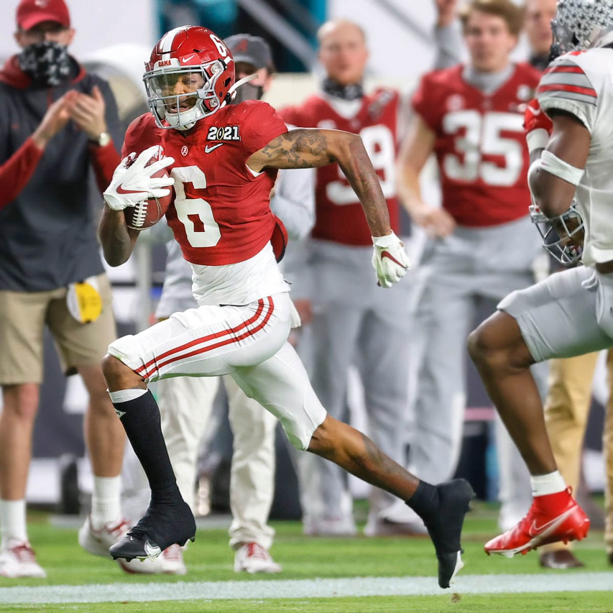 DeVonta Smith injury: Inside Alabama's medical tent at title game - Sports  Illustrated