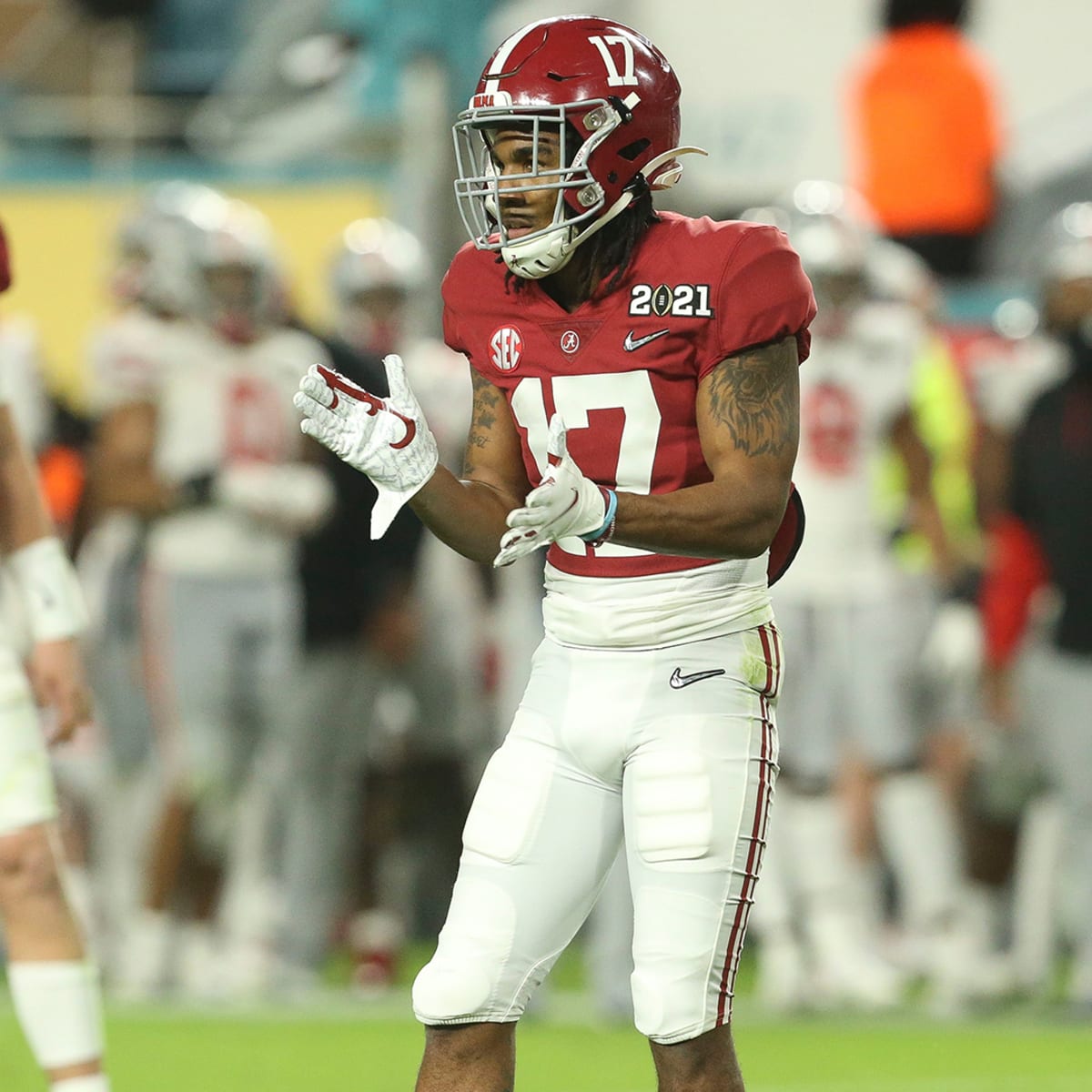 Watch Jaylen Waddle warm up before national championship