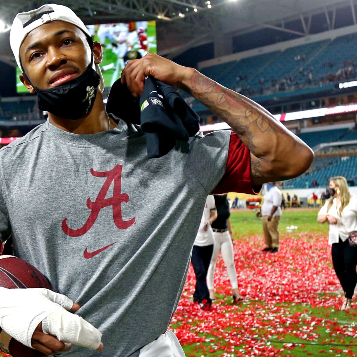 DeVonta Smith injury: Inside Alabama's medical tent at title game - Sports  Illustrated